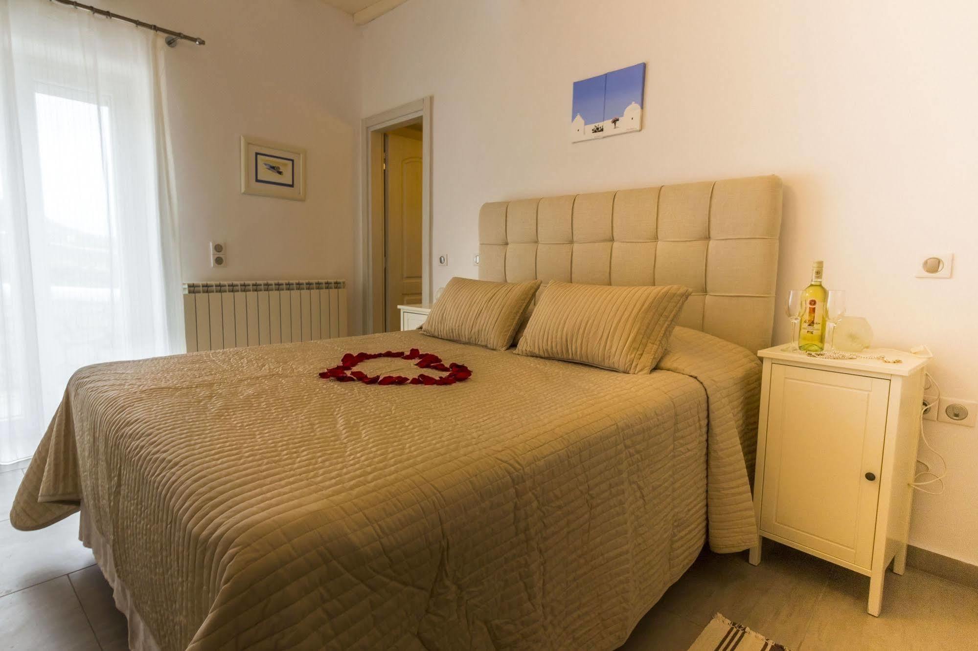 Lavish Suites Agios Ioannis Diakoftis Extérieur photo